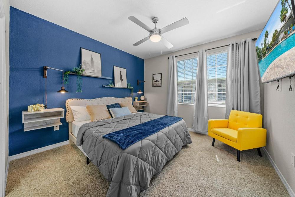 Stylish 2BR2BA w Pool, Gym Near Airport #3